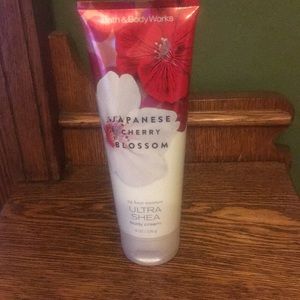Bath & Body Works body lotion (8 OZ)